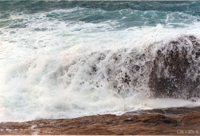 Livorno, mare increspato sugli scogli nei pressi del Castel Boccale (secondo sentiero dopo il Boccale, venendo da Livorno). Foto: dicembre 2005 nel giorno di una forte libecciata.