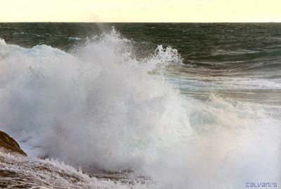 Livorno, mare increspato sugli scogli nei pressi del Castel Boccale (secondo sentiero dopo il Boccale, venendo da Livorno). Foto: dicembre 2005 nel giorno di una forte libecciata.